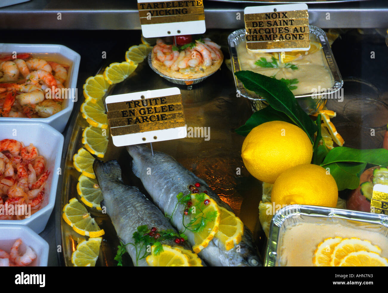 France Paris Gourmet food shop window. Delicacies displayed for take out meals Stock Photo