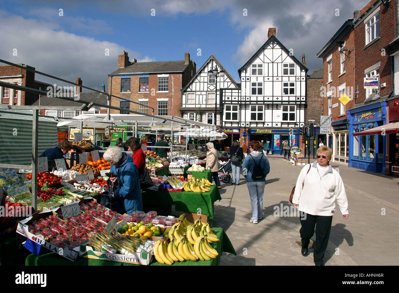 UK Yorkshire Ripon Market Day fruit and vegetable stall Stock Photo Alamy