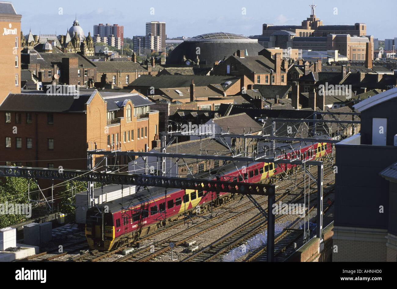 Leeds railway station roof hi-res stock photography and images - Alamy