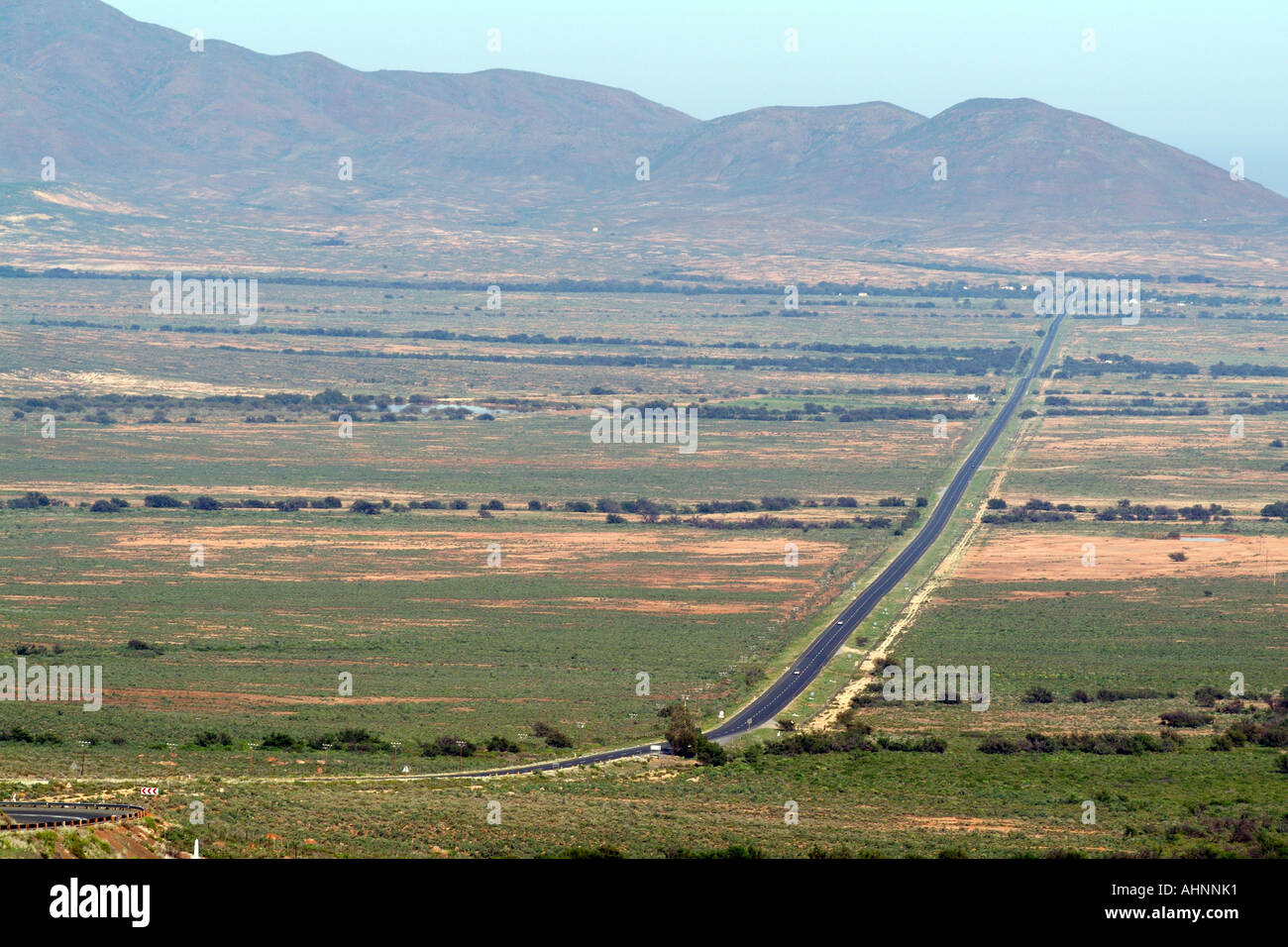 The R27 highway bordering the western and northern cape region South ...