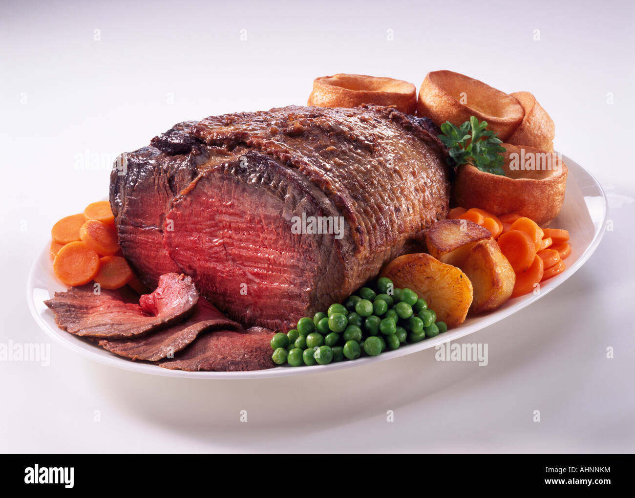 Roast beef Yorkshire pudding roast potatoes and peas Stock Photo Alamy