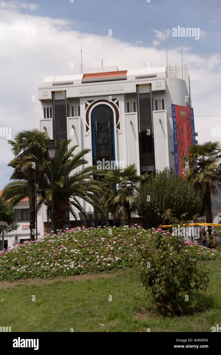 Corte Suprema de Justicia in the Plaza de la Libertad and the obelisk donated by Beuenos Aires, Sucre, Altiplano, Bolivia Stock Photo
