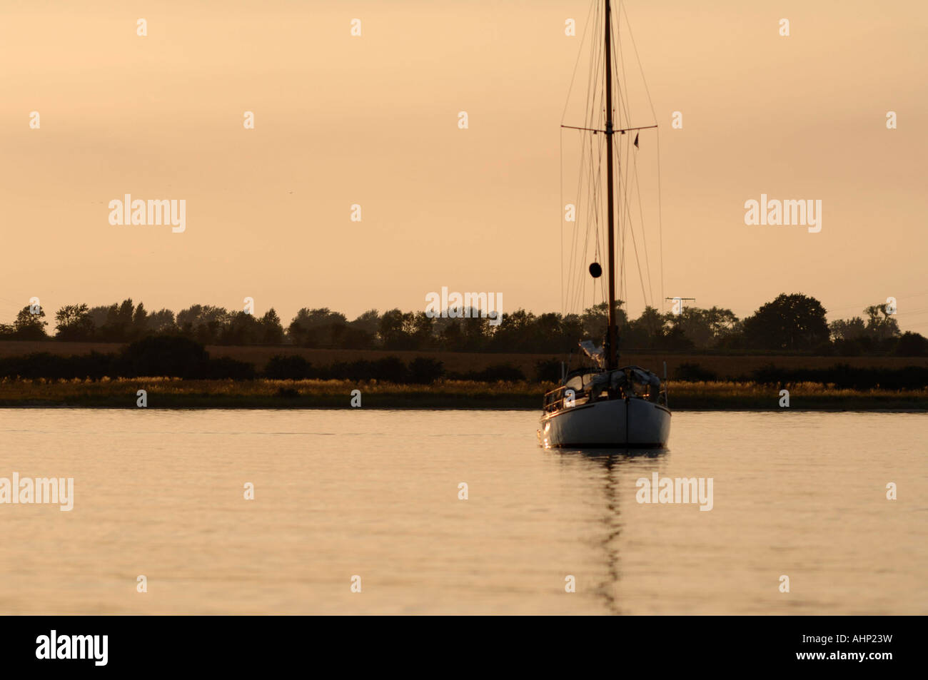 Sailing yacht at anchorage displaying an anchor ball signal on Grosser
