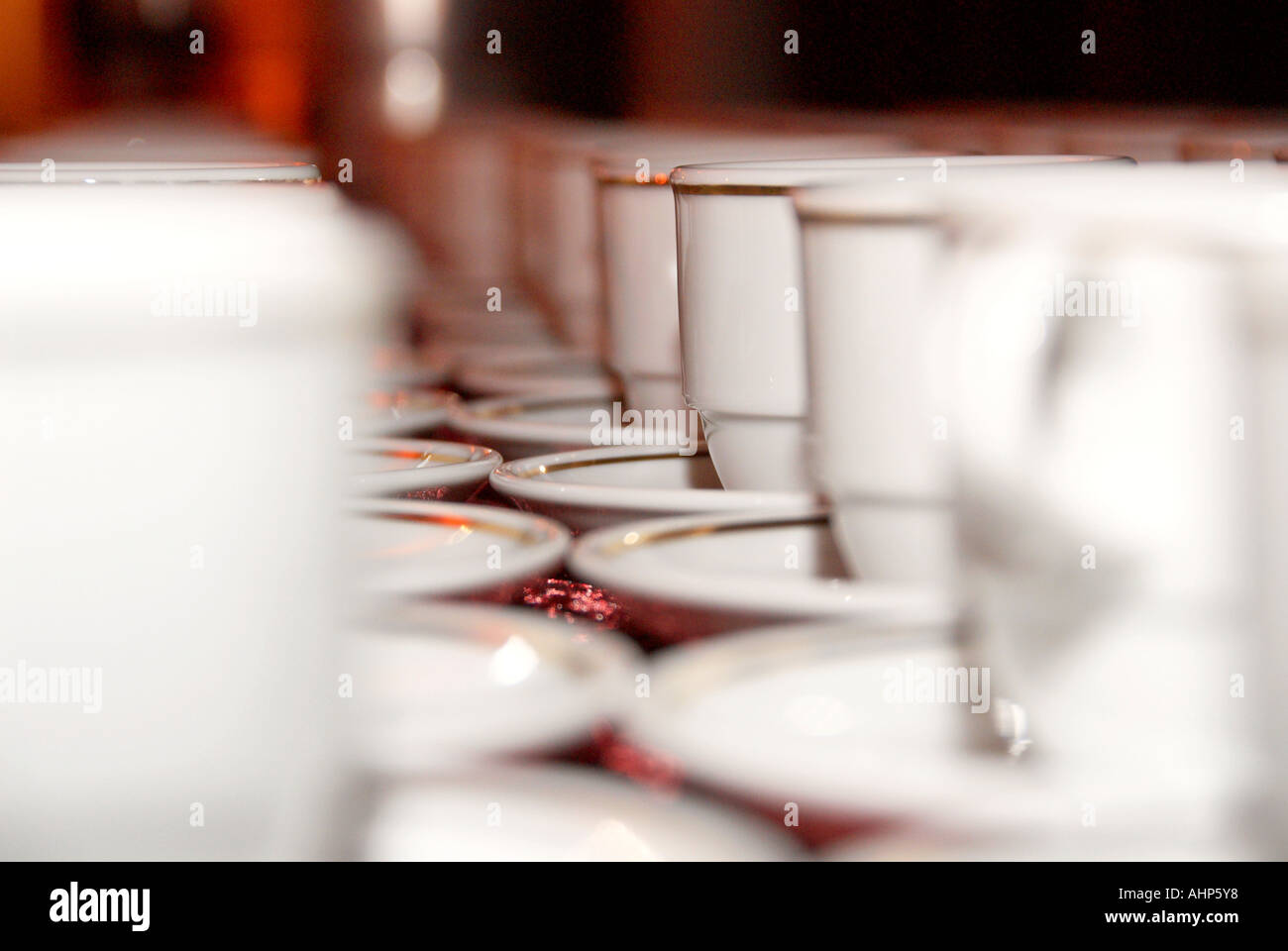 coffee cups lined up Stock Photo Alamy