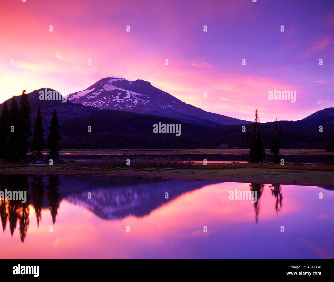 Sparks Lake and South Sister Mountain at sunset Oregon Stock Photo