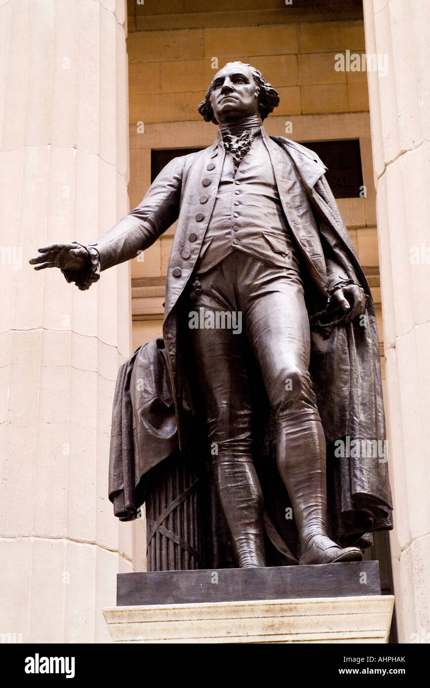 Abraham Lincoln Statue on Wall Street, New York Stock Photo - Alamy