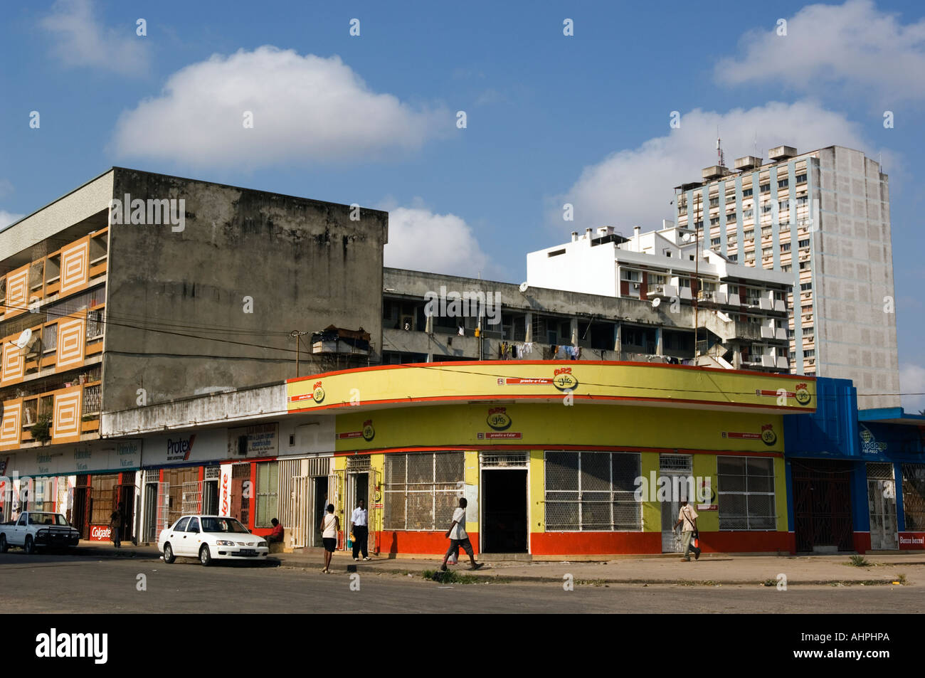 Corner shop with curved facade with art deco influence, Beira