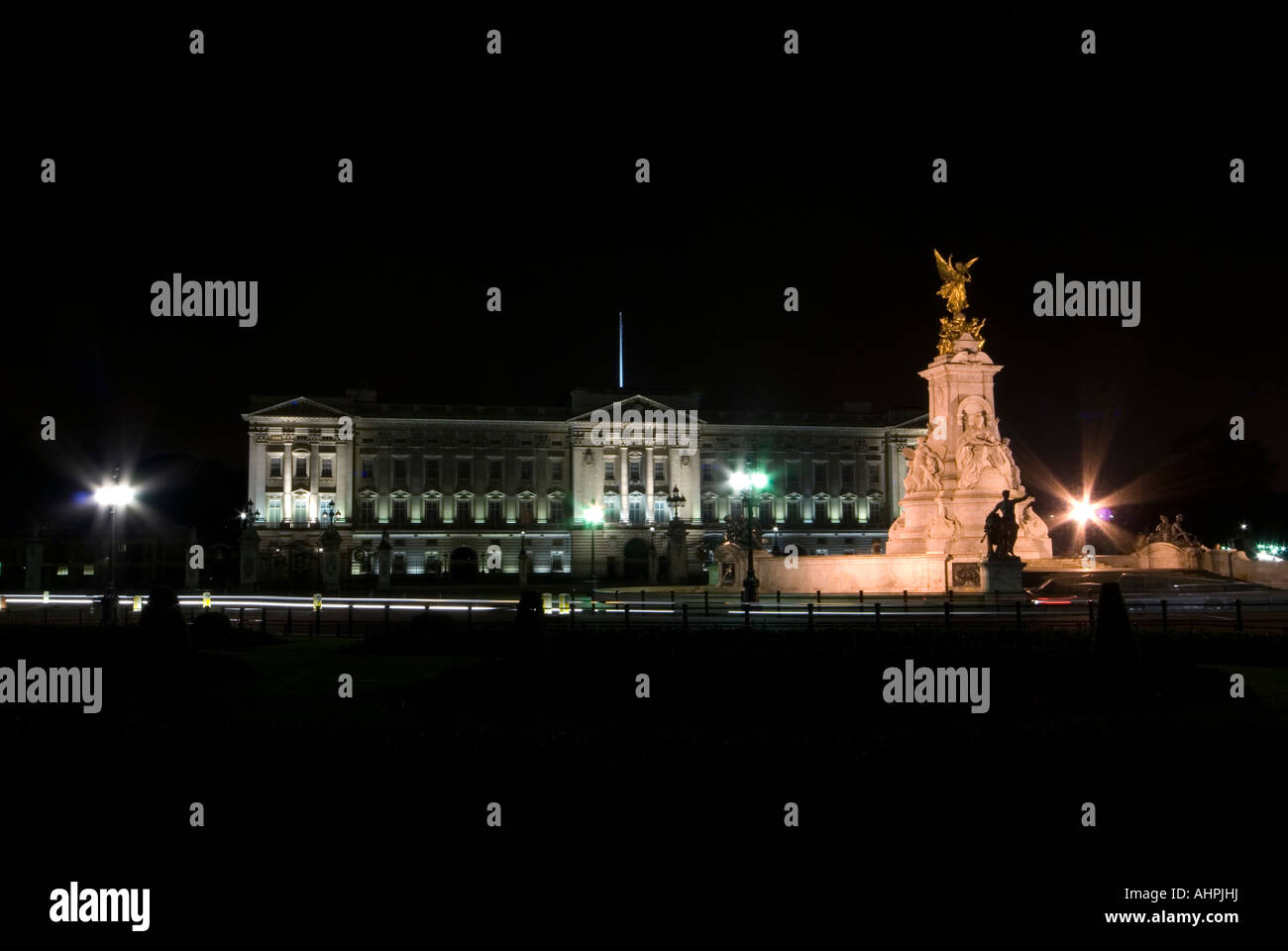 Buckingham Palace at Night Stock Photo - Alamy