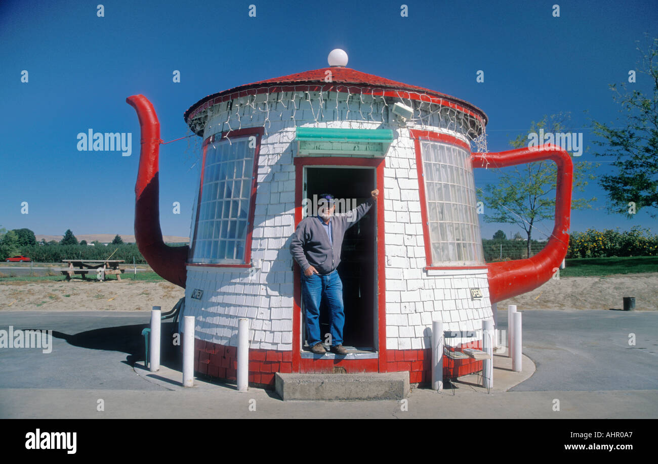 Teapot Dome Service Station Zillah Yakima Valley Washington with owner