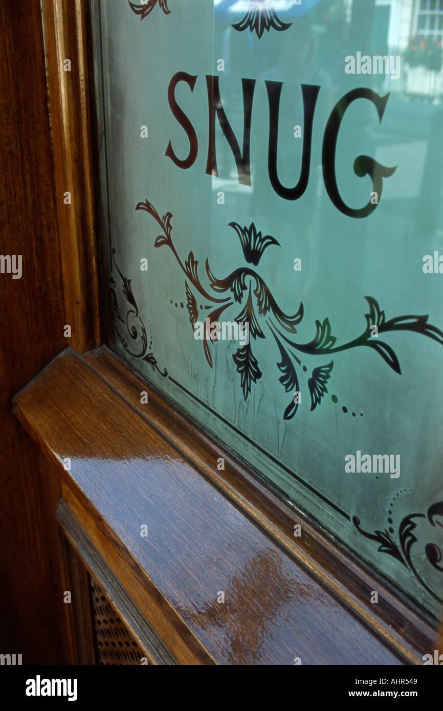 Patterned window hi-res stock photography and images - Alamy