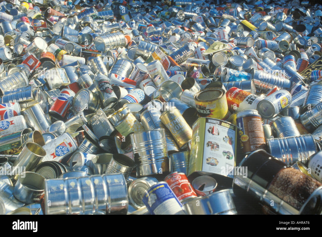 https://c8.alamy.com/comp/AHRAT6/an-assortment-of-empty-aluminum-cans-waiting-for-recycling-in-st-louis-AHRAT6.jpg