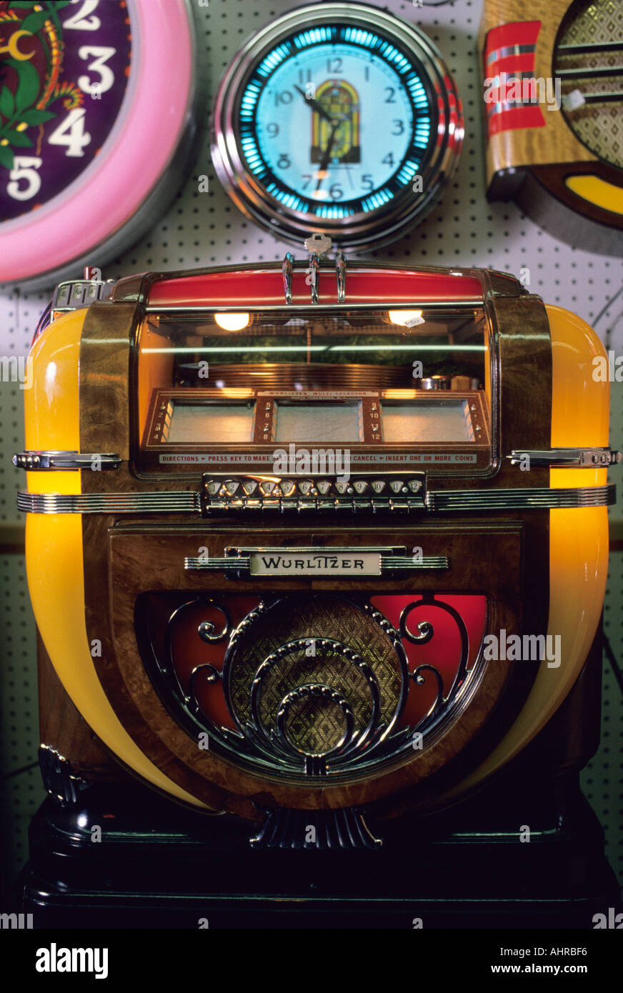 Wurlitzer music jukebox hi-res stock photography and images - Alamy