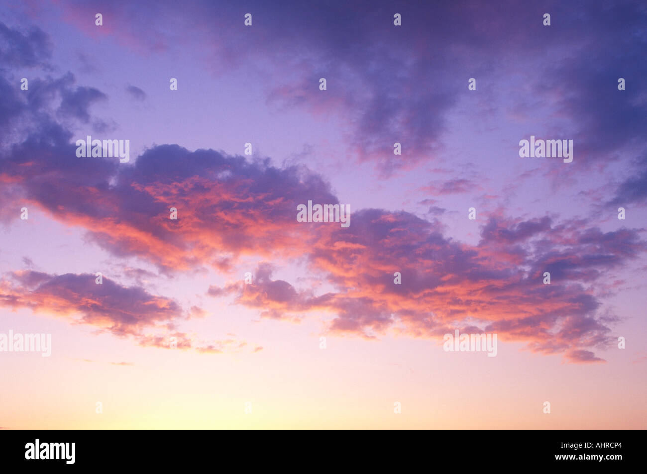 Beautiful sunset clouds sky hi-res stock photography and images - Alamy