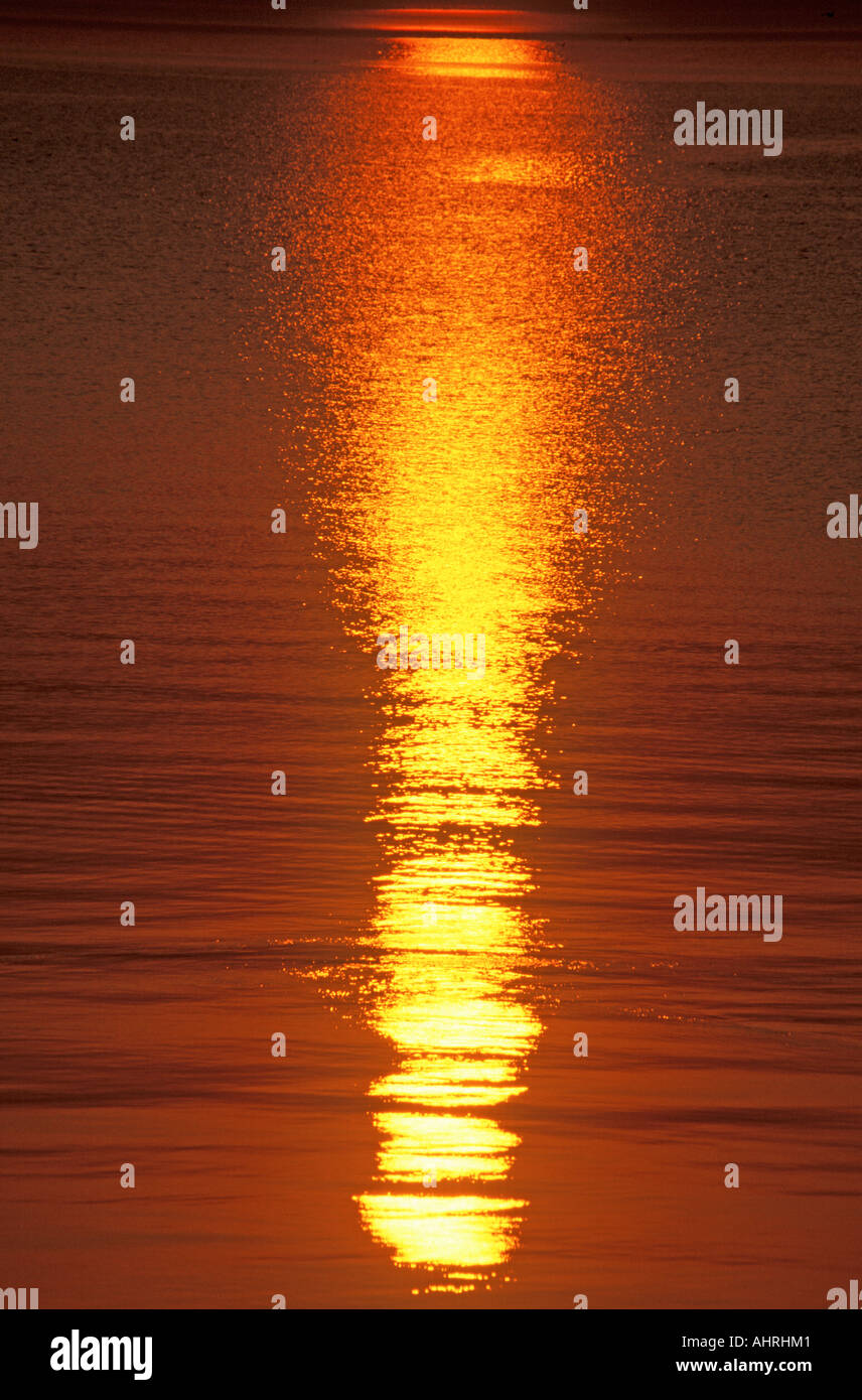 Light reflected on water hi-res stock photography and images - Alamy