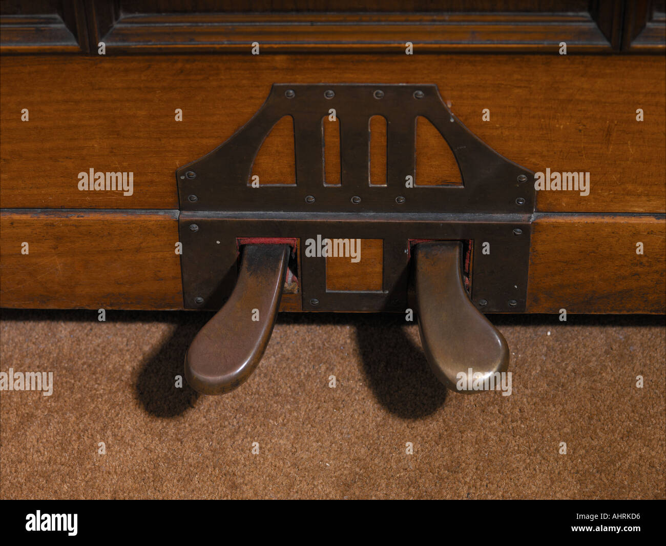 Piano foot pedals hires stock photography and images Alamy
