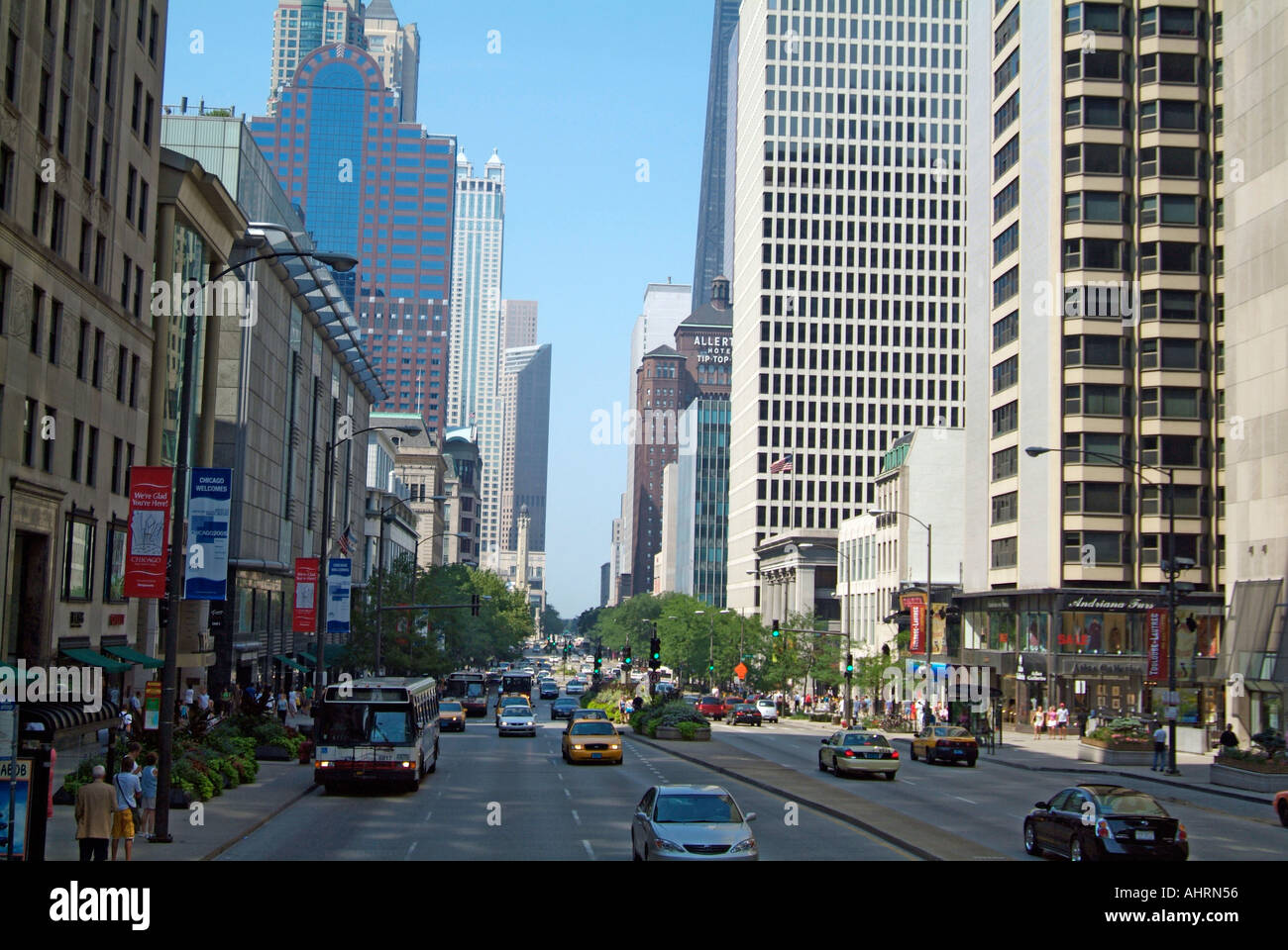 The magnificent mile shopping district in downtown Chicago Illinois ...