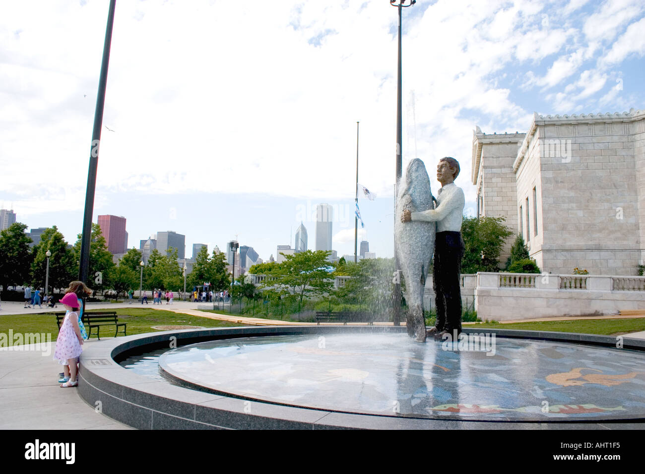 Shedd aquarium sculpture hi-res stock photography and images - Alamy