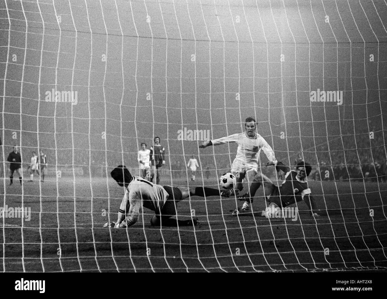 football, Bundesliga, 1970/1971, Niederrhein Stadium in Oberhausen, Rot
