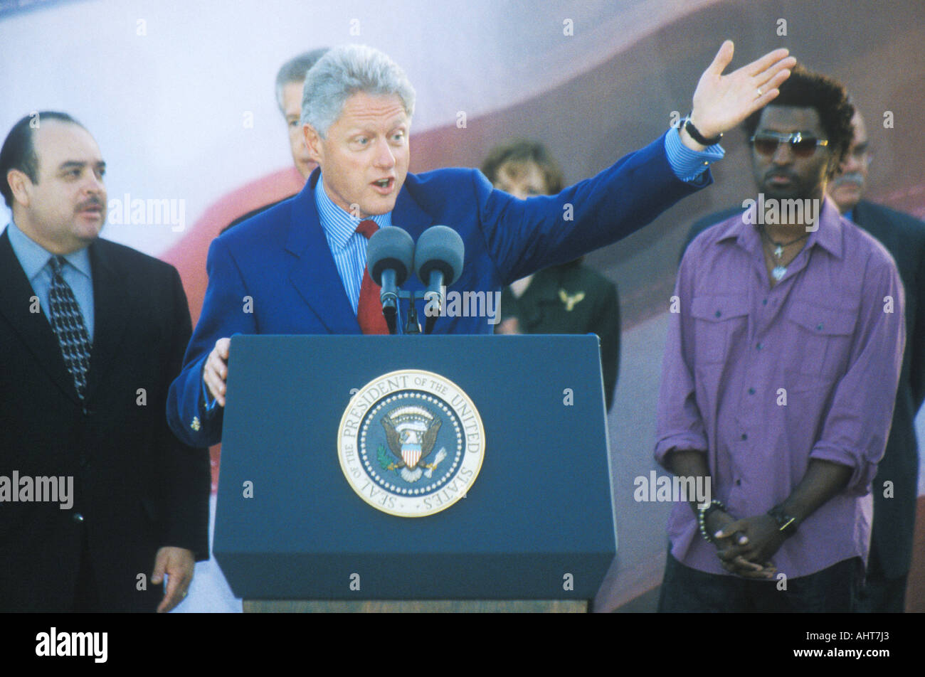 Former President Bill Clinton speaks at a Presidential rally for Gore ...