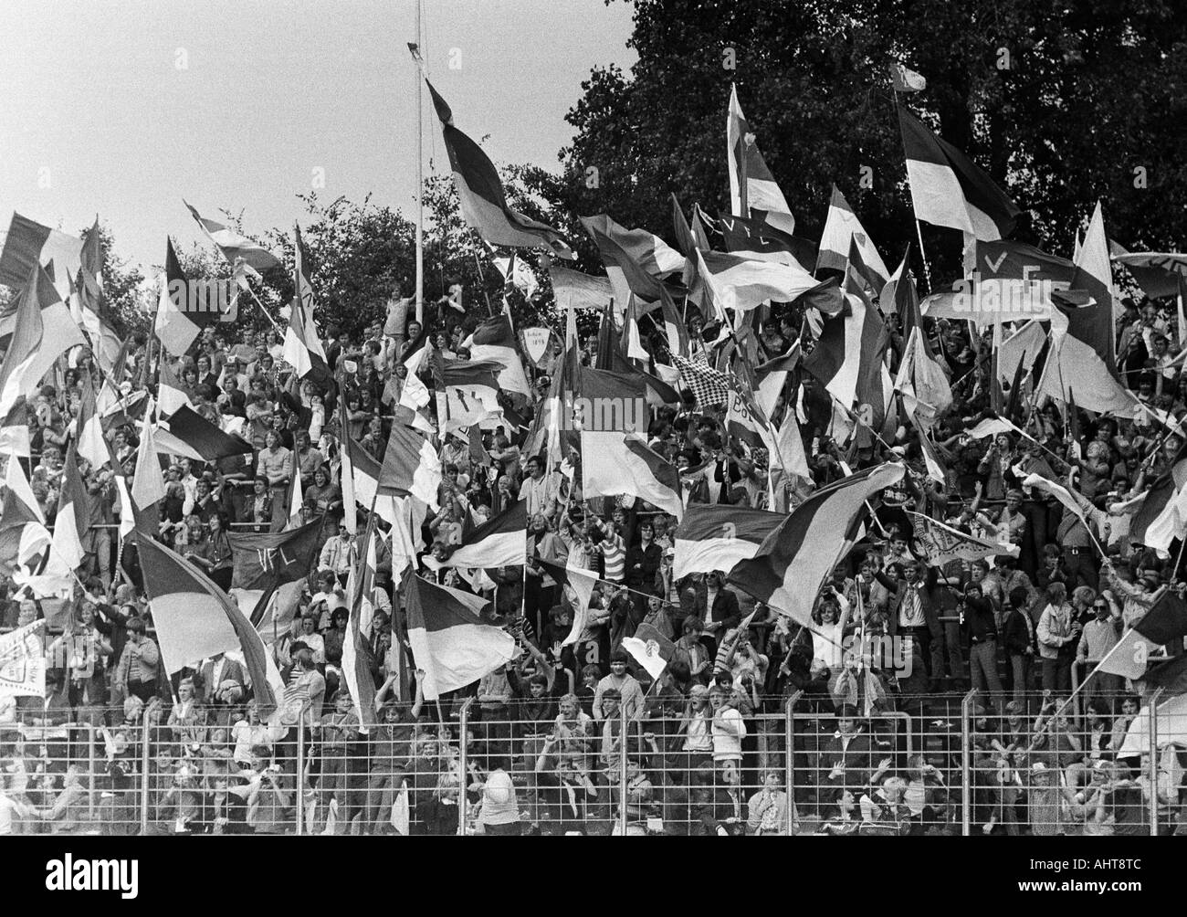 football, Bundesliga, 1971/1972, VfL Bochum versus Arminia Bielefeld 2:1, Stadium at the Castroper Strasse, crowd of spectators, Bochum fans wave the club flags rejoicing at a goal Stock Photo
