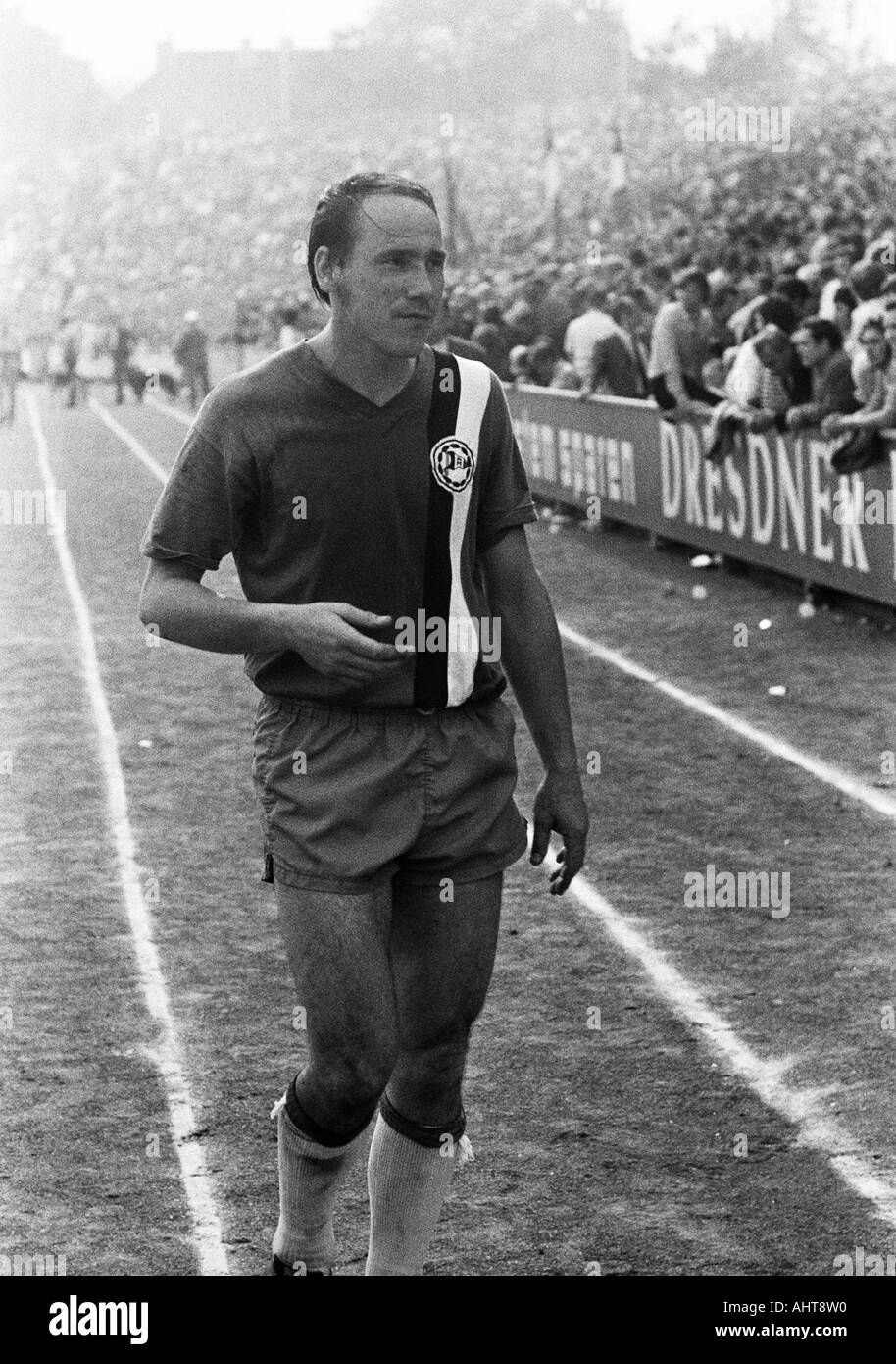 football, Bundesliga, 1971/1972, VfL Bochum versus Arminia Bielefeld 2:1, Stadium at the Castroper Strasse in Bochum, football player, Georg Damjanoff (Bielefeld) Stock Photo