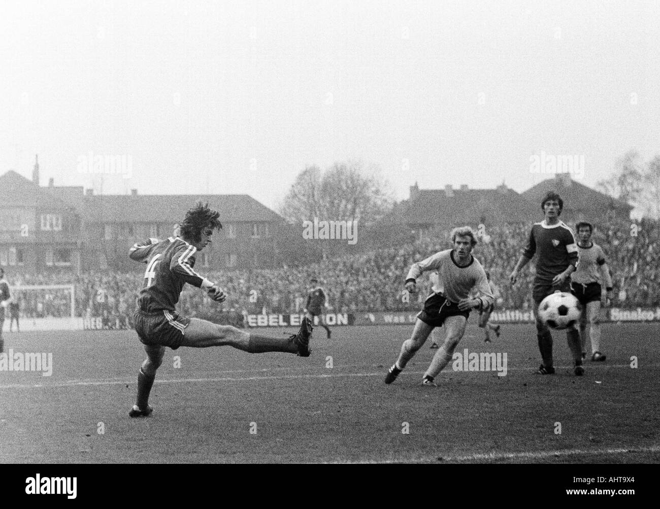 football, Bundesliga, 1971/1972, VfL Bochum versus Borussia Dortmund 4:2, Stadium at the Castroper Strasse in Bochum, scene of the match, f.l.t.r. Dieter Fern (Bochum), Reinhold Mathes (BVB), Hans Walitza (Bochum), Juergen Schuetz (BVB) Stock Photo