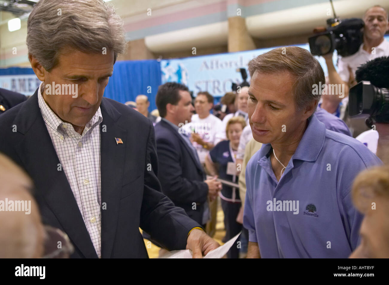 Senator John Kerry interacting with attendees at the Valley View Rec Center Henderson NV Stock Photo