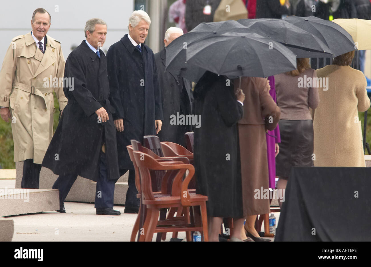 Former U S President Bill Clinton walks on the stage accompanied by President George W Bush former presidents Jimmy Carter and Stock Photo