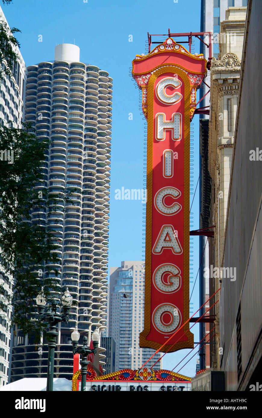 Downtown chicago illinois hi-res stock photography and images - Alamy