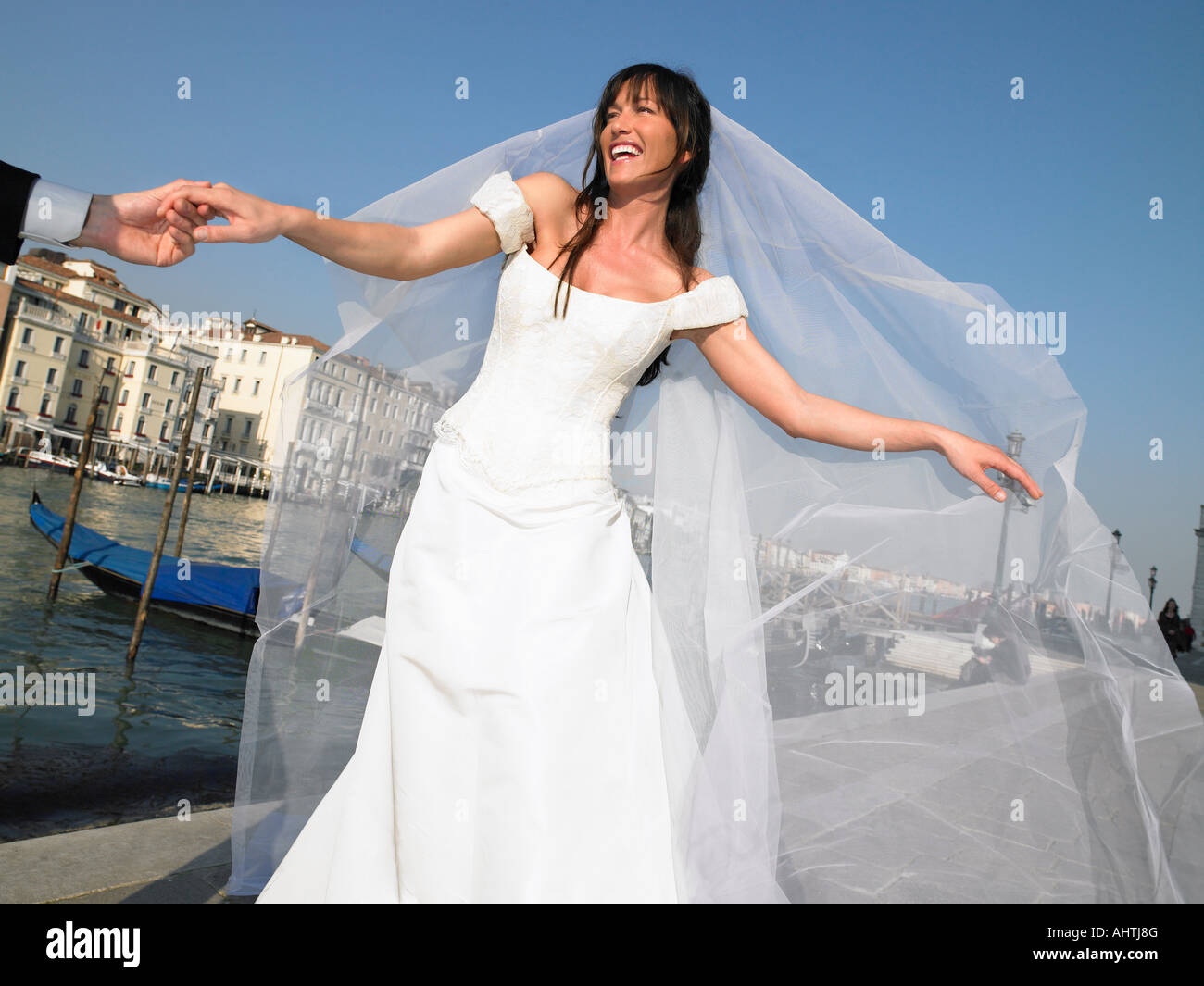 Против брака. Запрет однополых браков. Я против свадьбы. Брак перечеркнут. Деревенская свадьба.