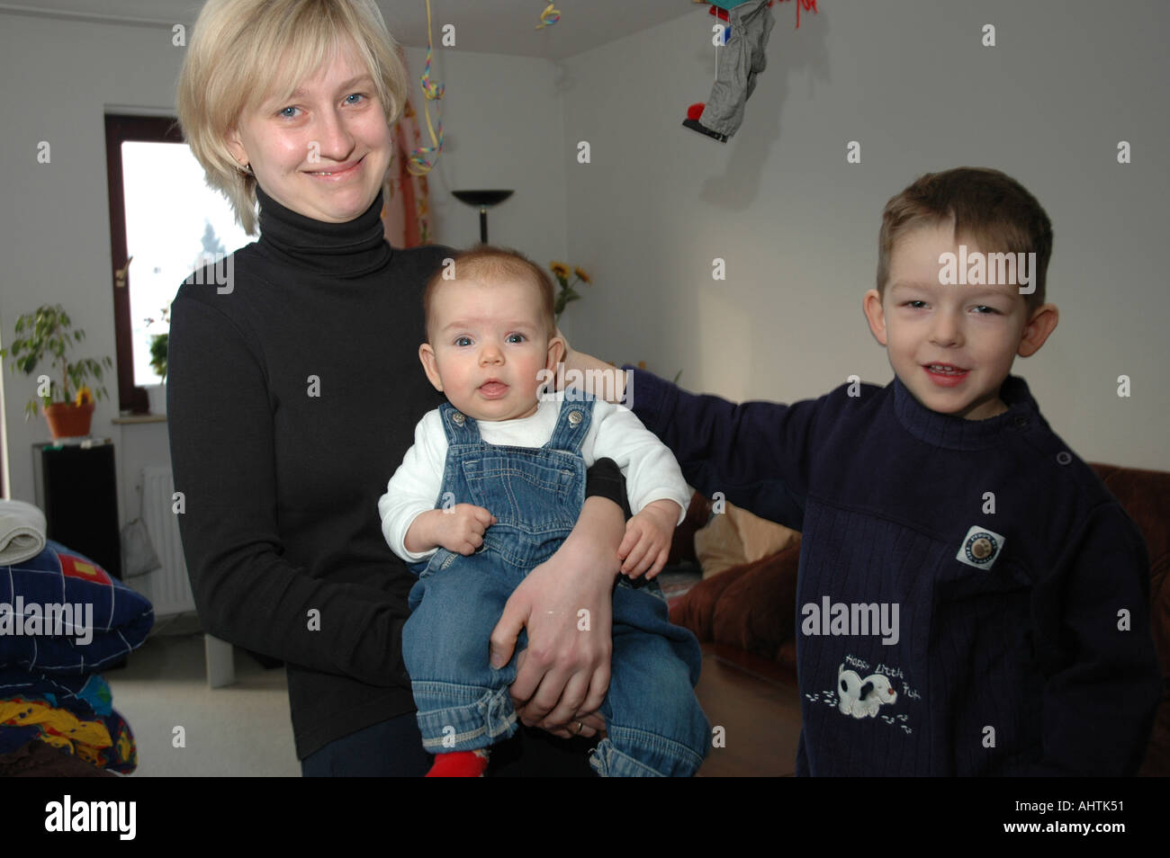 Mutter tochter umarmen hi-res stock photography and images - Alamy