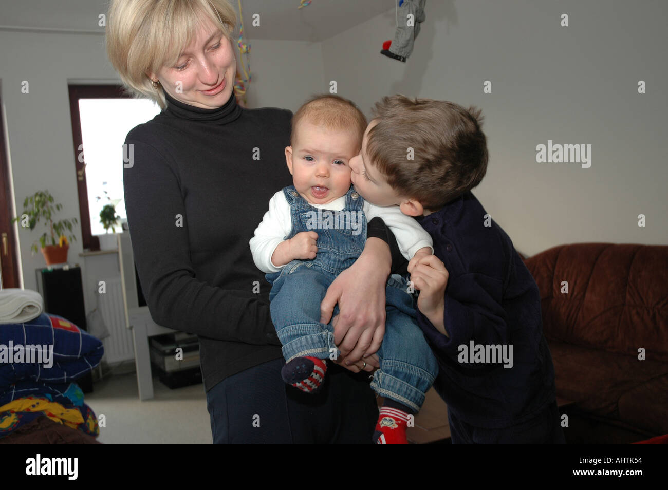 Mutter tochter umarmen hi-res stock photography and images - Alamy