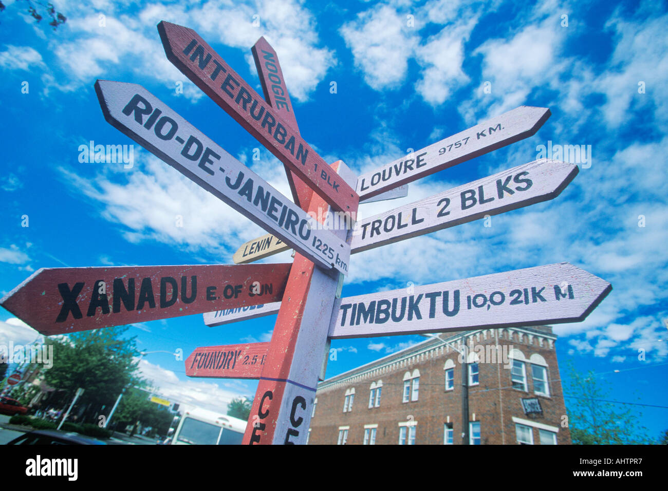 International country distance signs hi-res stock photography and ...
