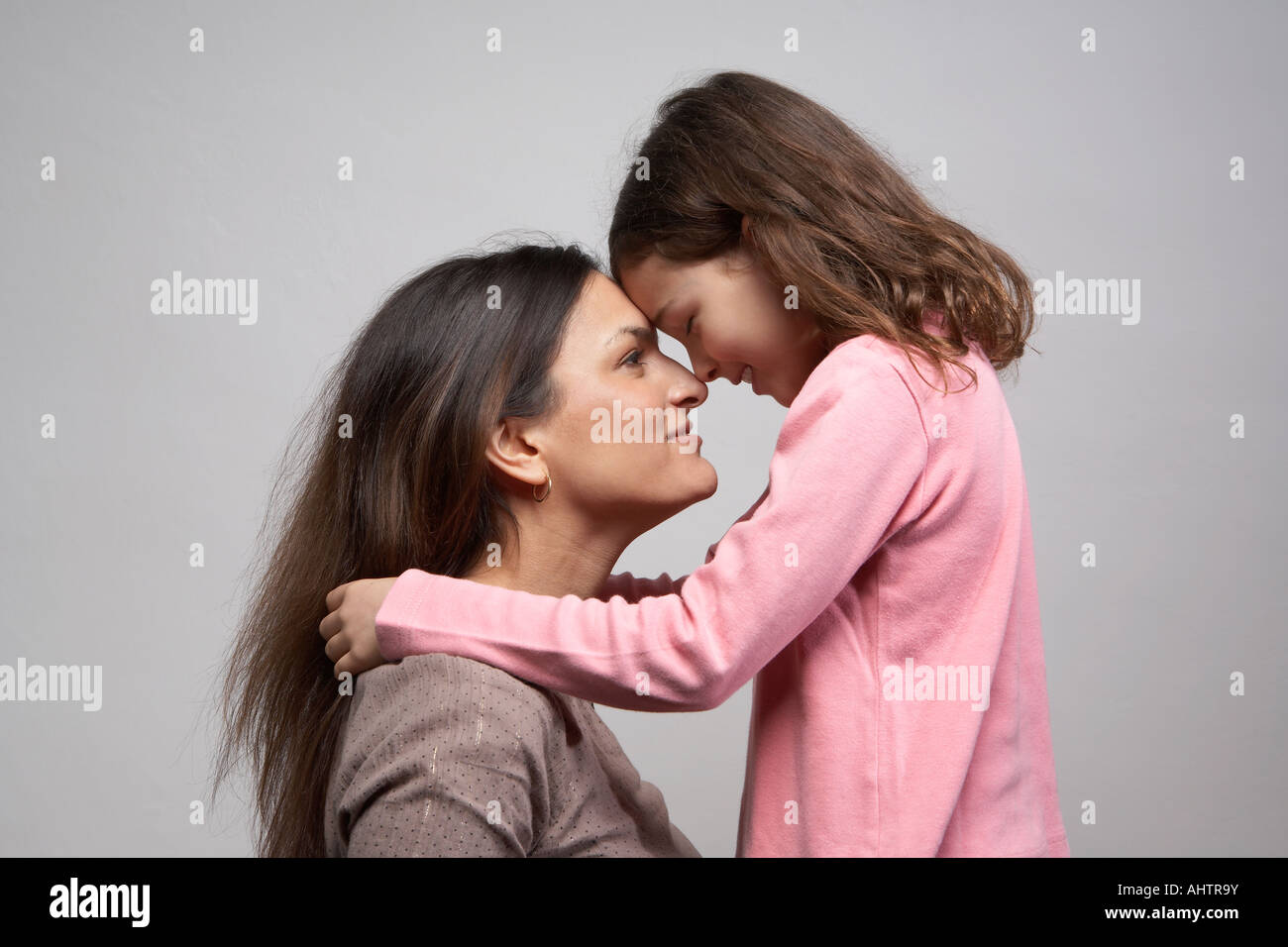 Mother face to face with daughter (5-7), side view Stock Photo