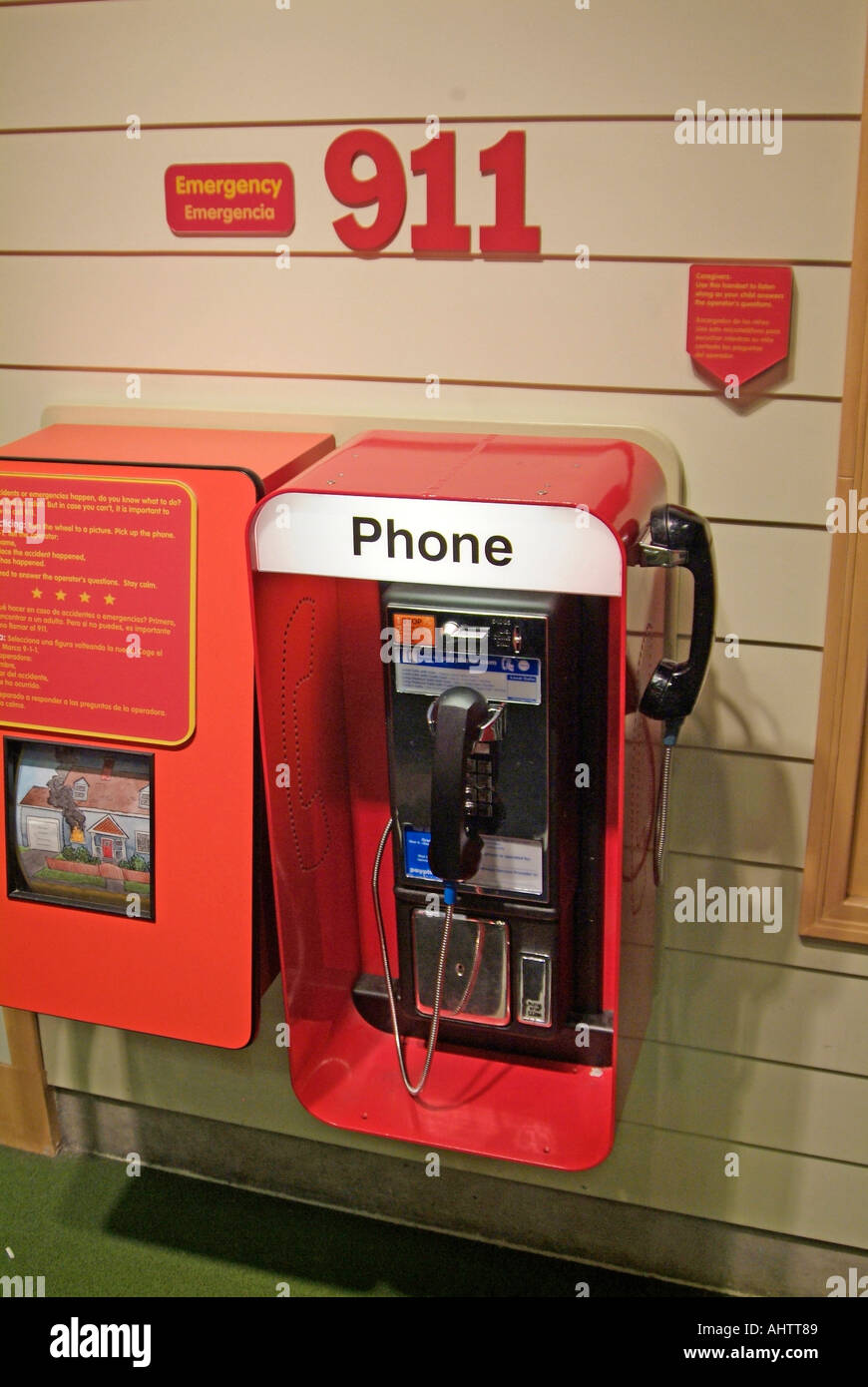Emergency telephone for public use showing 911 Stock Photo