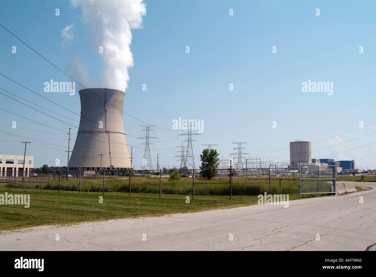 The Davis Besse electrical nuclear power plant at Oak Harbor Ohio near Port  Clinton serving Toledo Ohio Stock Photo - Alamy