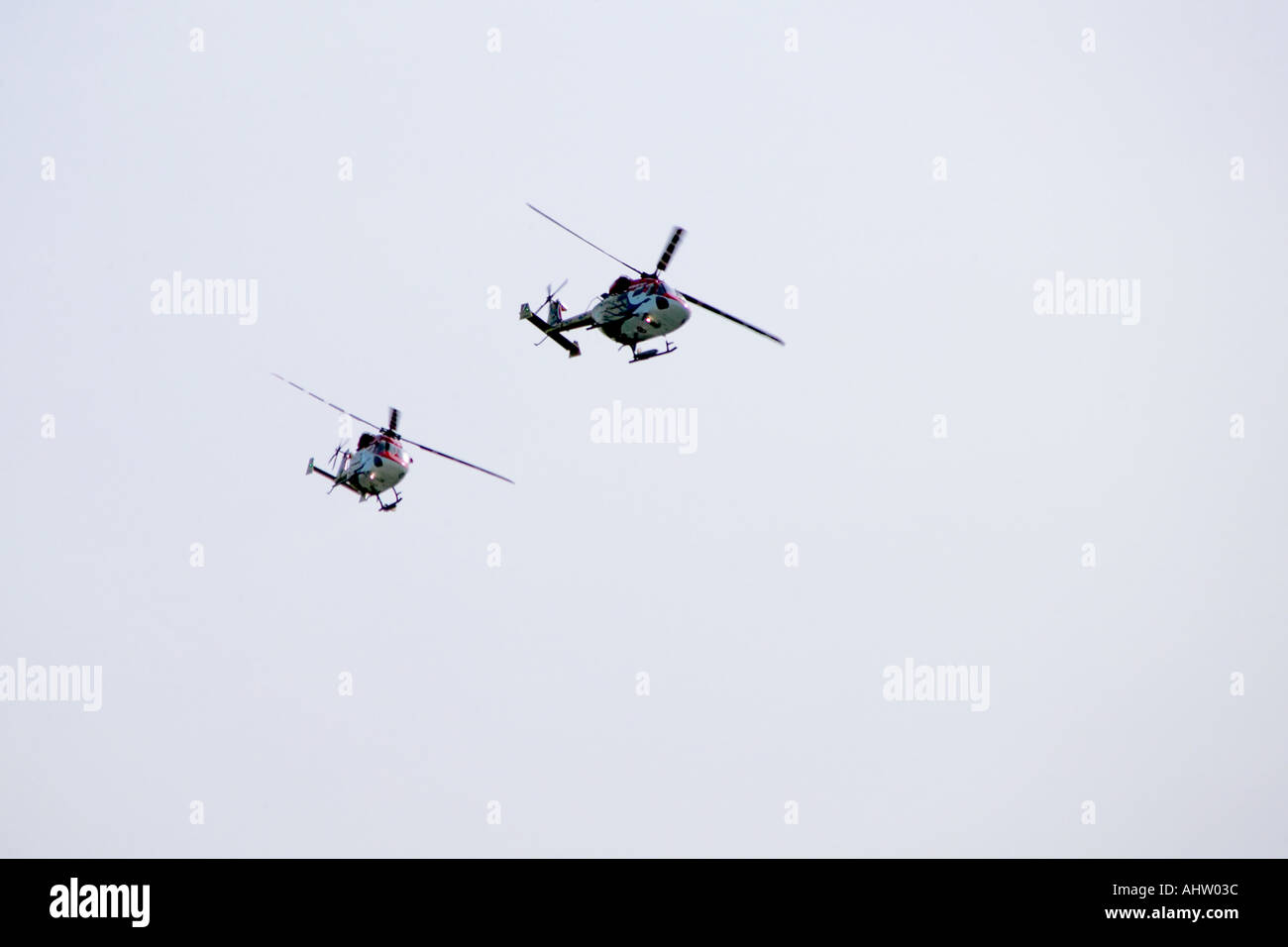 Flying helicopters hi-res stock photography and images - Alamy