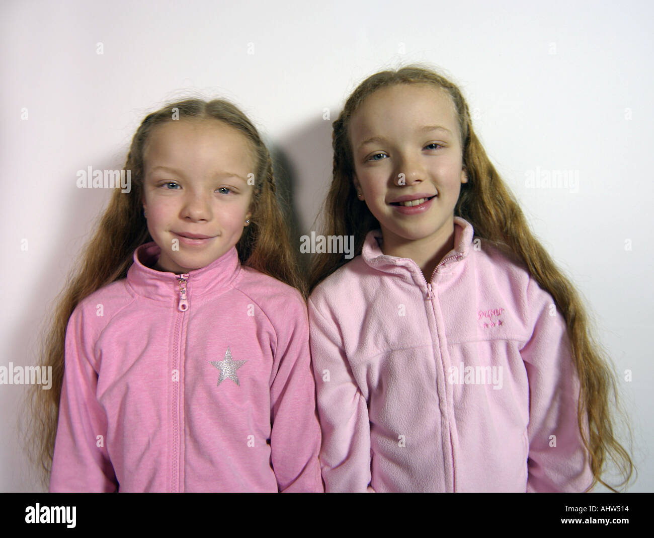 Twin Sisters Aged 10 Smiling Together Stock Photo Alamy