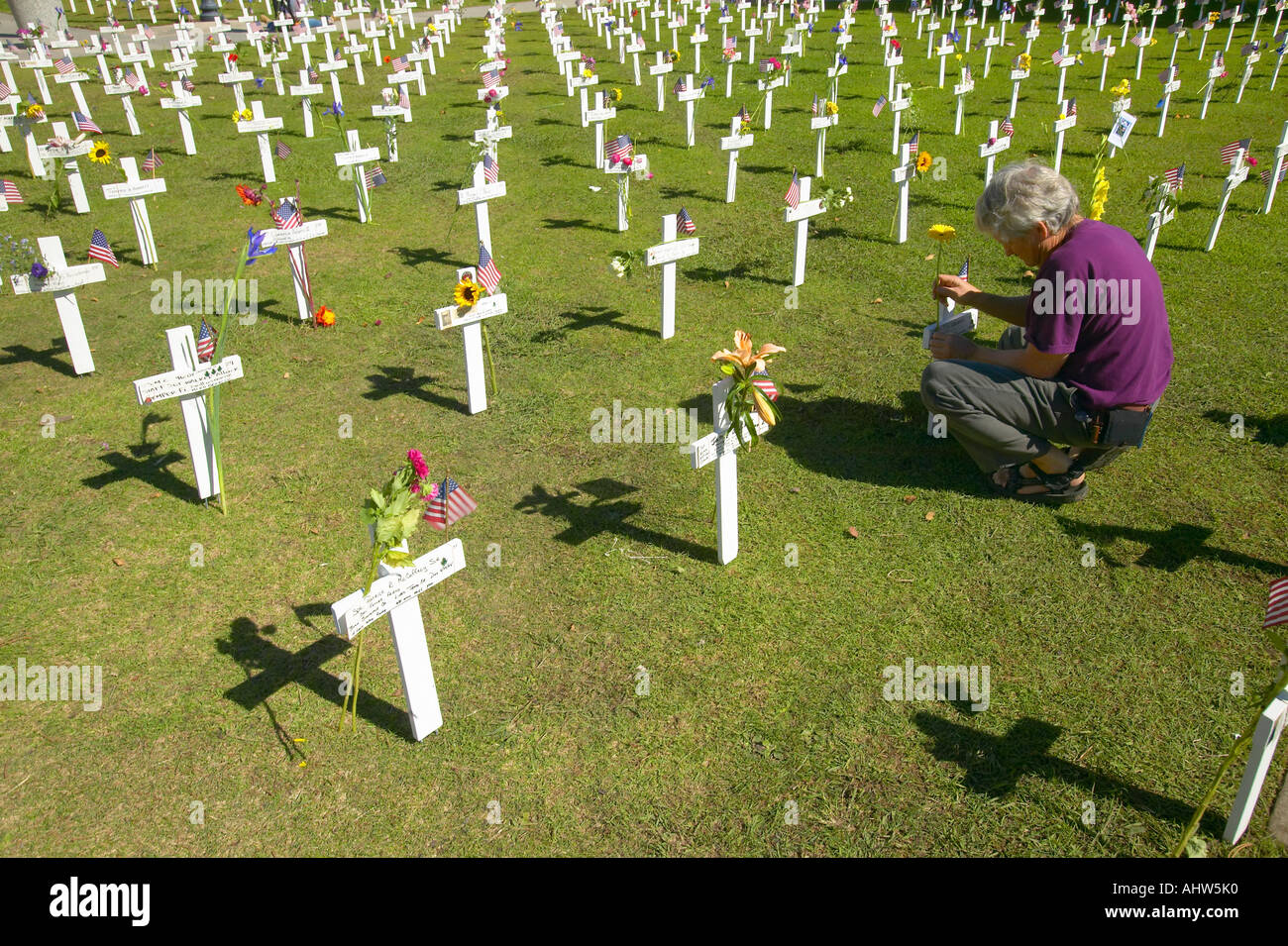 Woman kneels at mock cemetery honoring 1500 Iraqi servicemen killed in Iraq War Ventura California Stock Photo