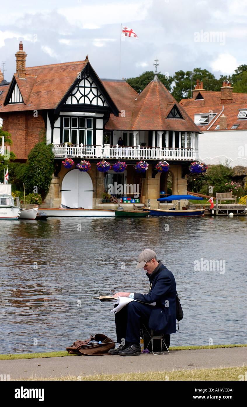 An artist by the riverside at Henley on Thames in Oxfordshire England UK Stock Photo