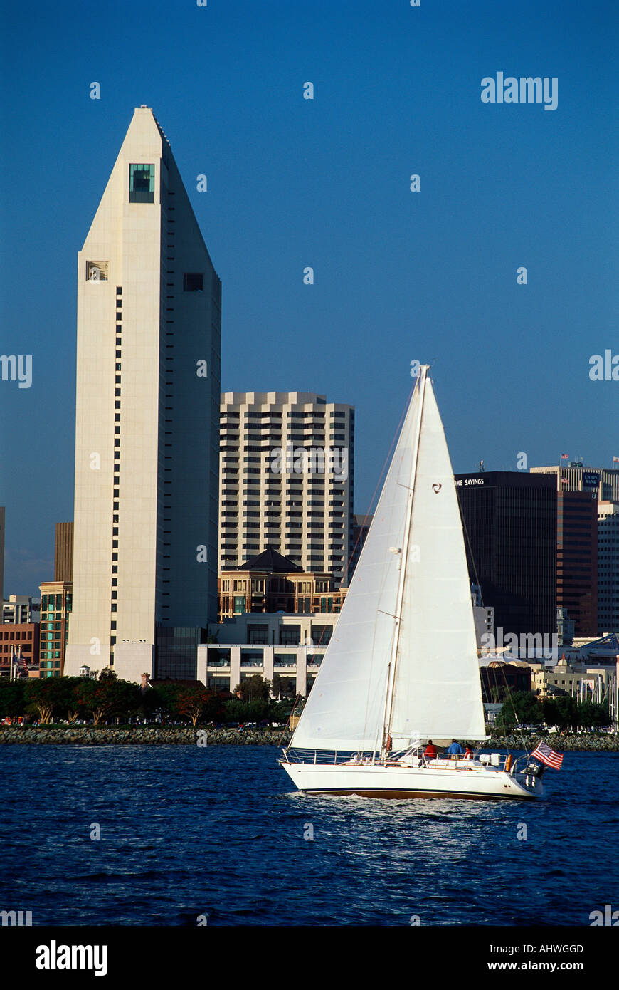 San diego bay blue sky vertical hi-res stock photography and images - Alamy