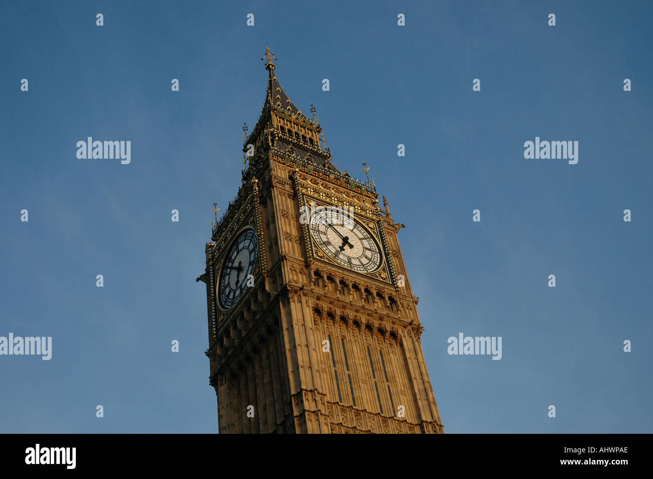 Uhrzeit turm hi-res stock photography and images - Alamy