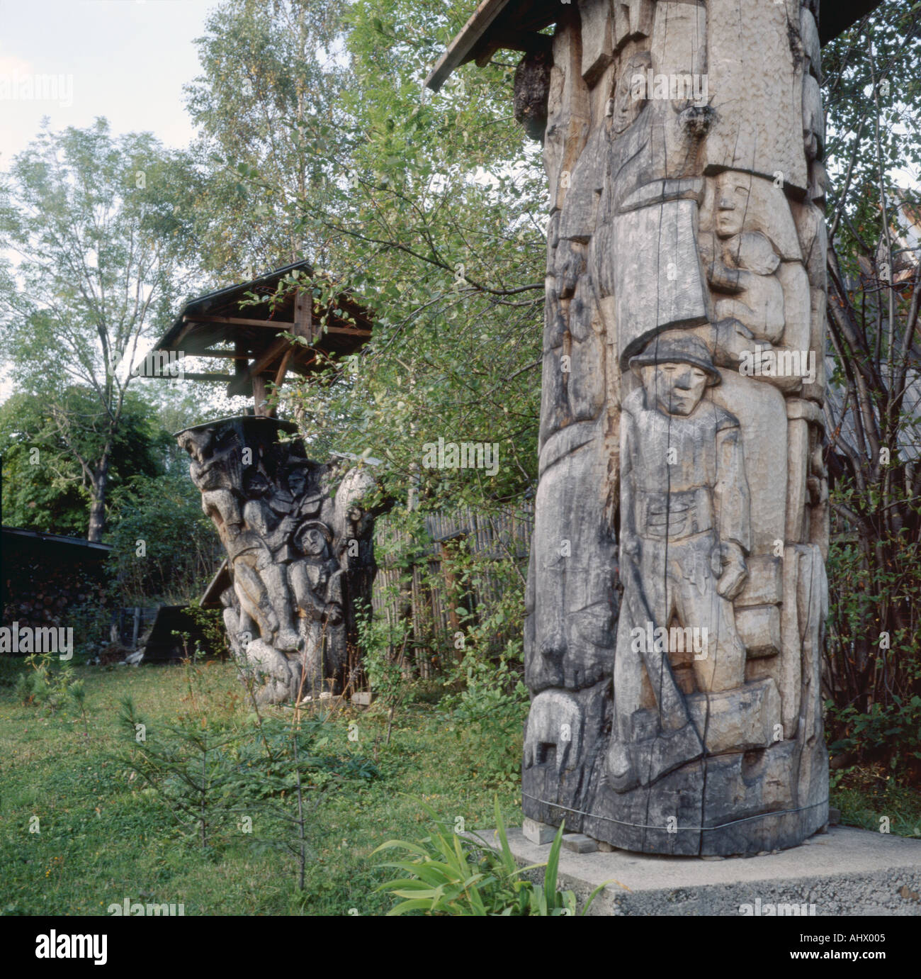 Wood carvings hi-res stock photography and images - Alamy