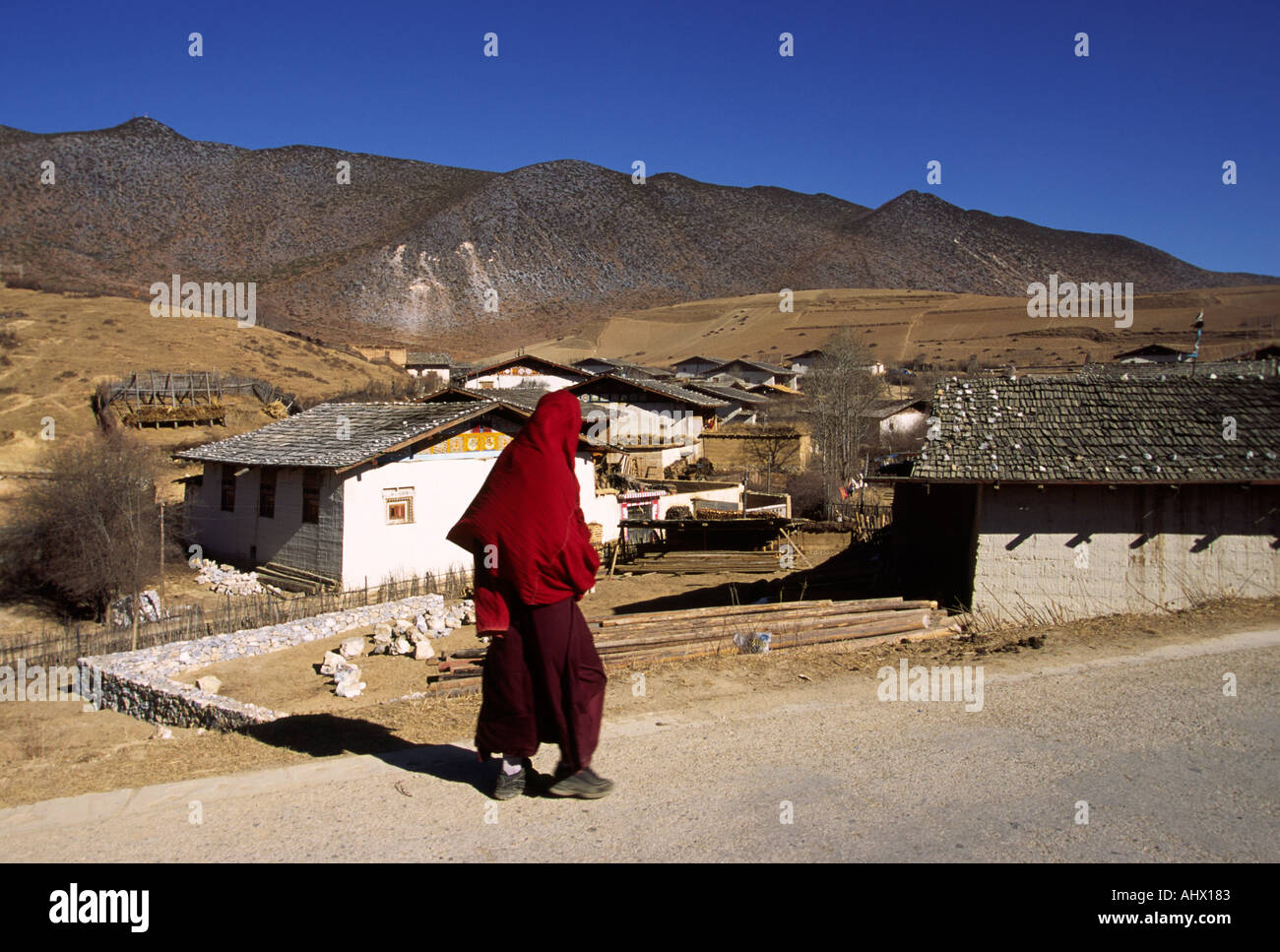 Tibetan monk meditate hi-res stock photography and images - Alamy
