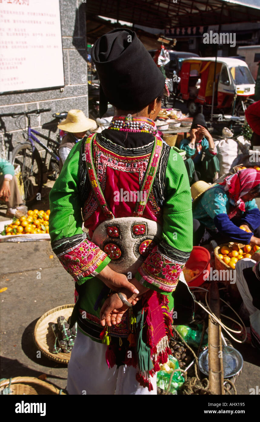 China Yunnan Dali market Yi woman back of traditional costume Stock Photo