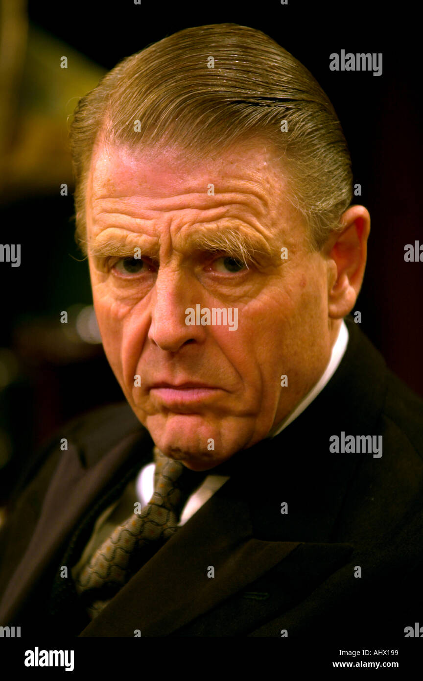 EDWARD FOX AT THE BATH THEATRE ROYAL UK WHERE HE IS APPEARING IN THE WINSLOW BOY OCT 2002 Stock Photo