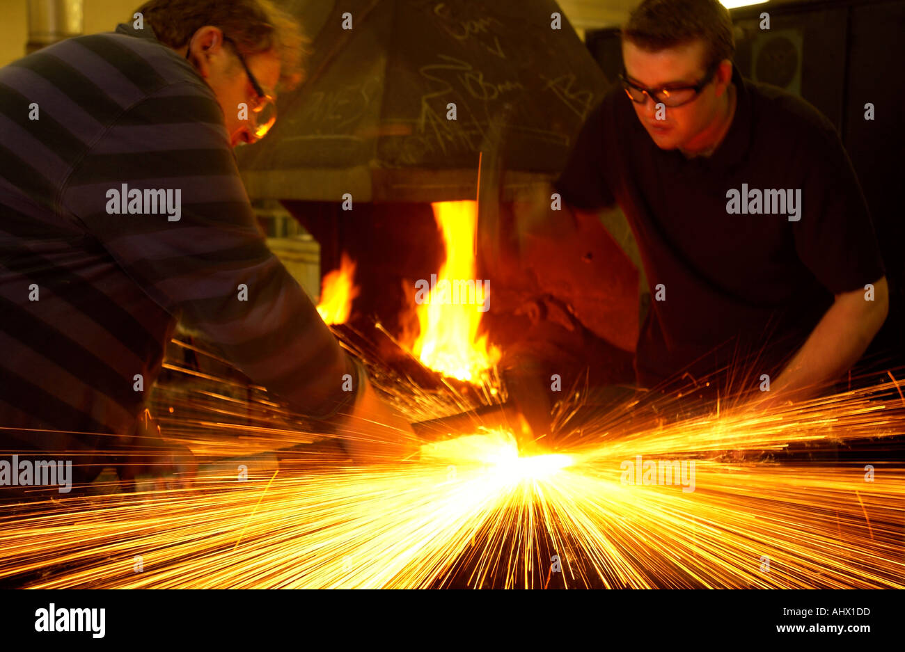 Re Change of career to take up rural crafts David Denman left with Sam Vincent during forgework training at The Hereford Col Stock Photo