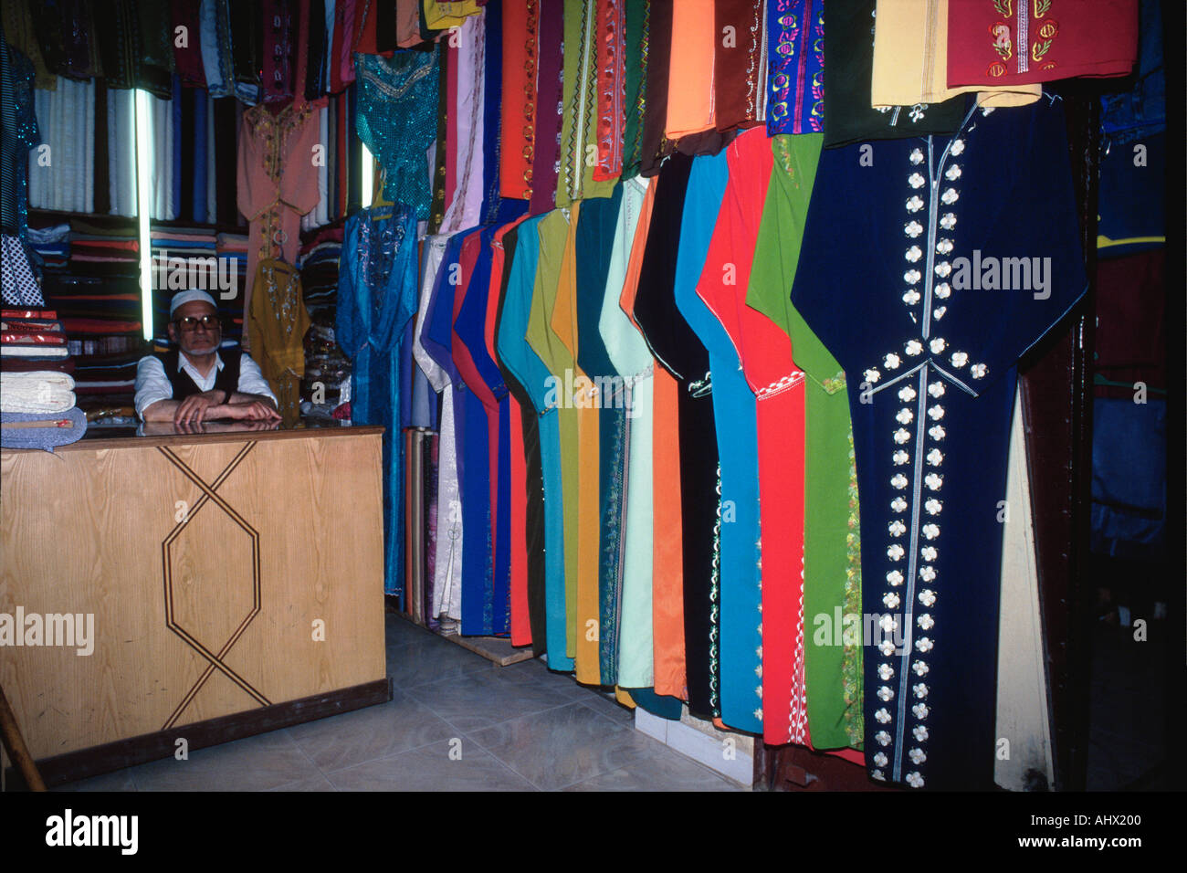 Kaftan shop hi-res stock photography and images - Alamy