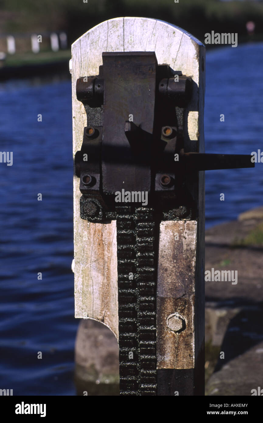 Rack and pinion mechanism hires stock photography and images Alamy