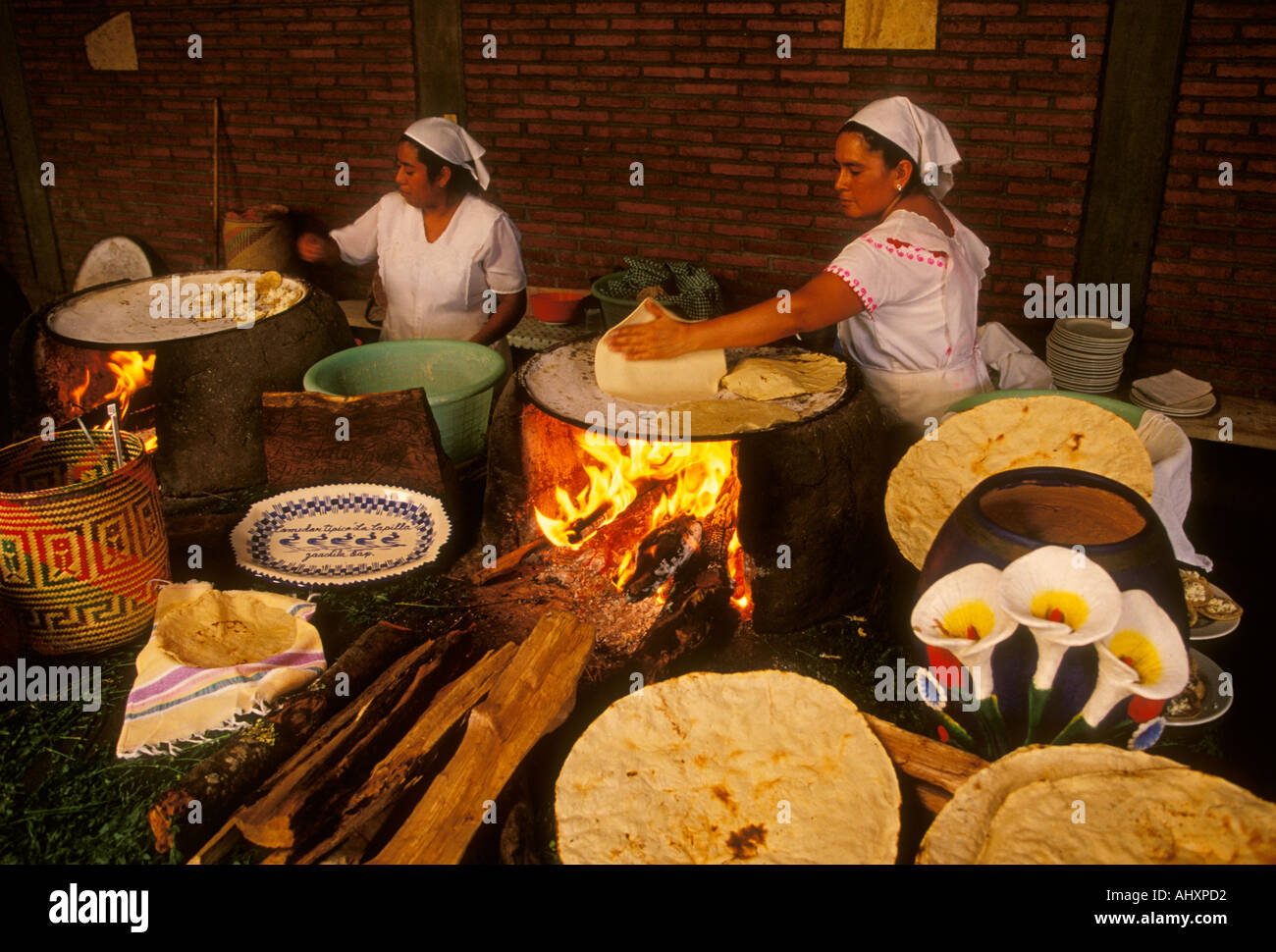 Mexican women, cooks, cooking, food preparation, Mexican food and drink